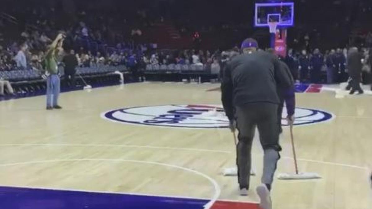 Cousins hizo todo lo posible por jugar este miércoles pero al final se suspendió el partido.