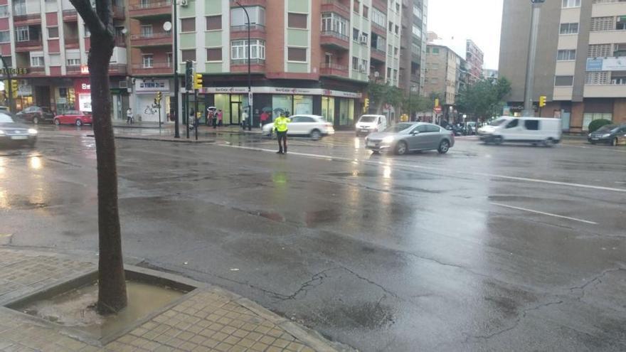 La fuerte tormenta registrada en Zaragoza provoca varias incidencias