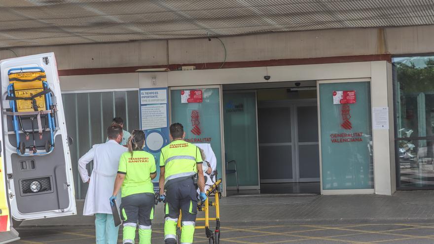 El CSIF denuncia la falta de celadores en varios servicios del Hospital Universitario de Torrevieja