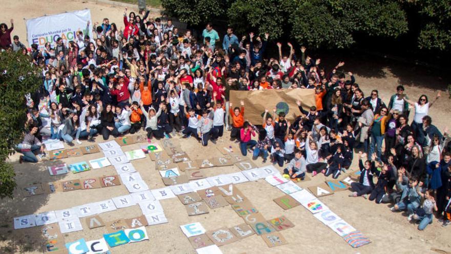 Una partida d&#039;Scrabble per l&#039;educació i el món