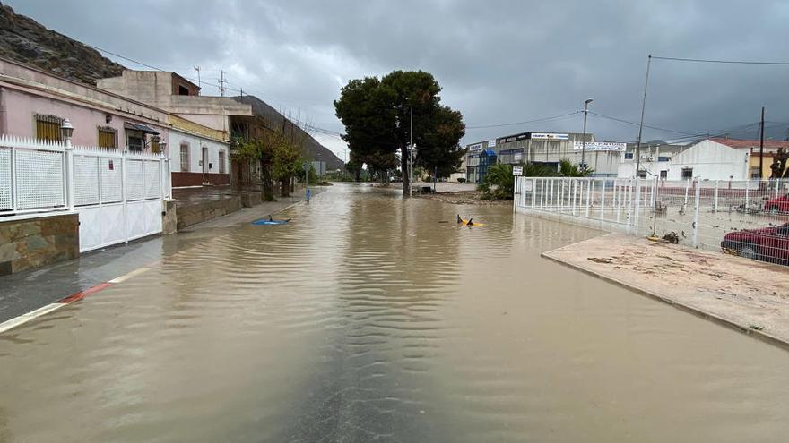 Calle inundada en el término municipal de Orihuela tras un aguacero hace un par de semanas.