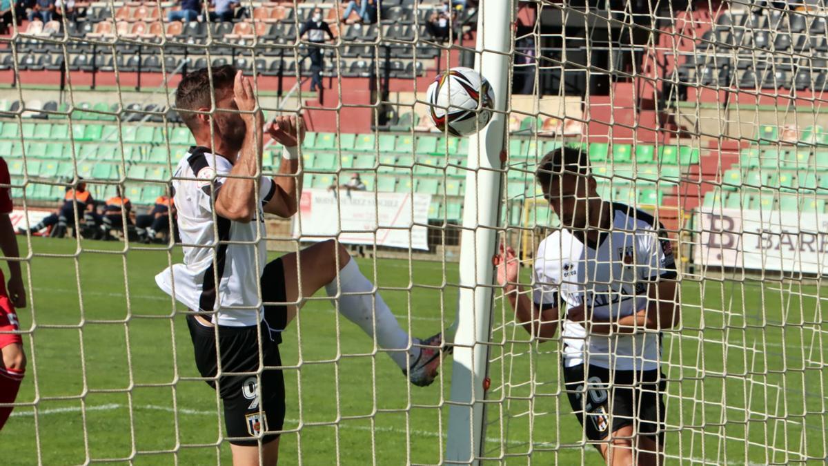 Uno de los goles del Mérida el pasado domingo al Tamaraceite.