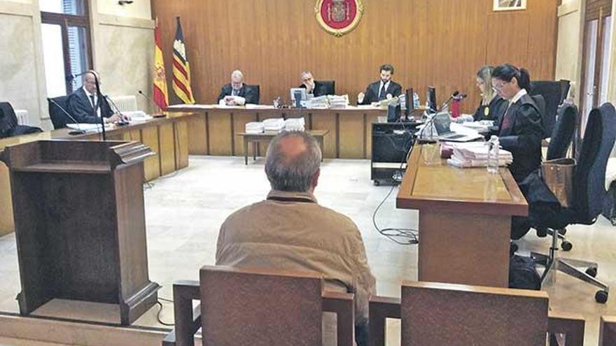 El acusado, ayer durante el juicio celebrado en la Audiencia Provincial de Palma.