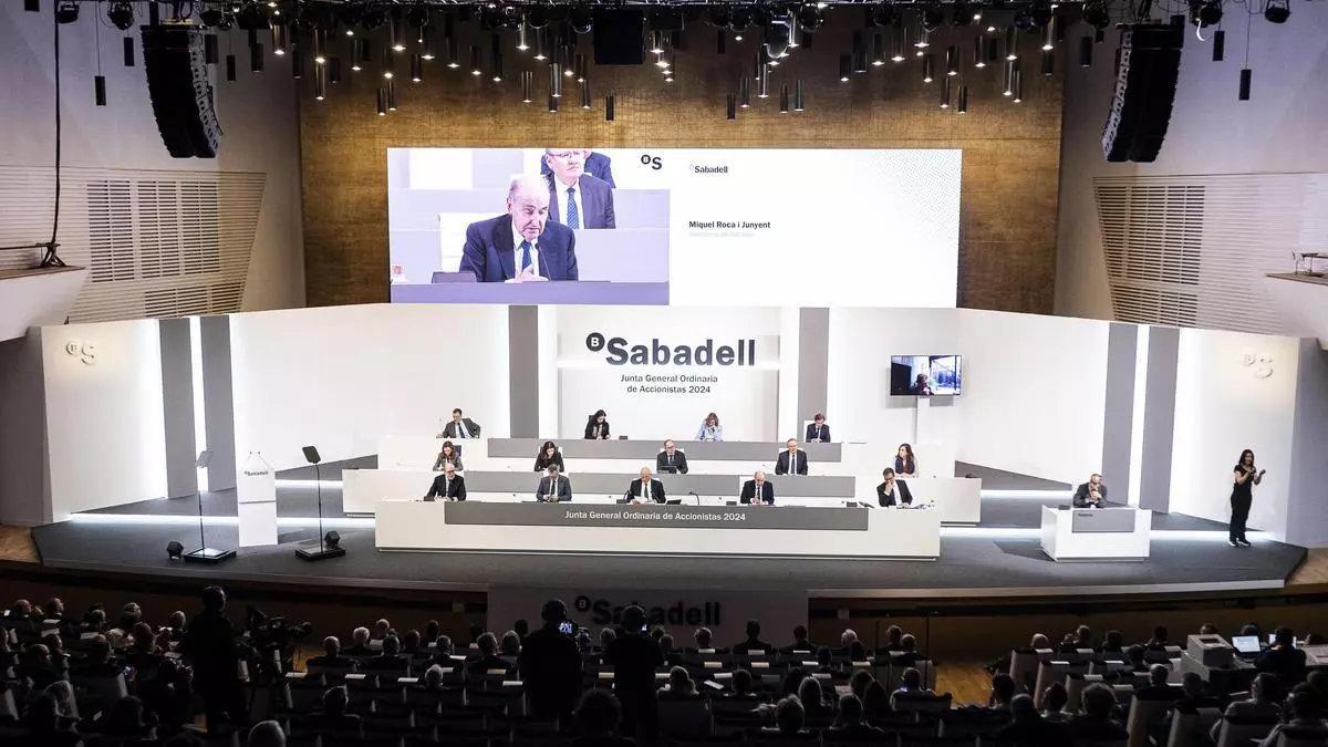 Imagen de la reciente junta general de accionistas celebrada por Banco Sabadell en Alicante.