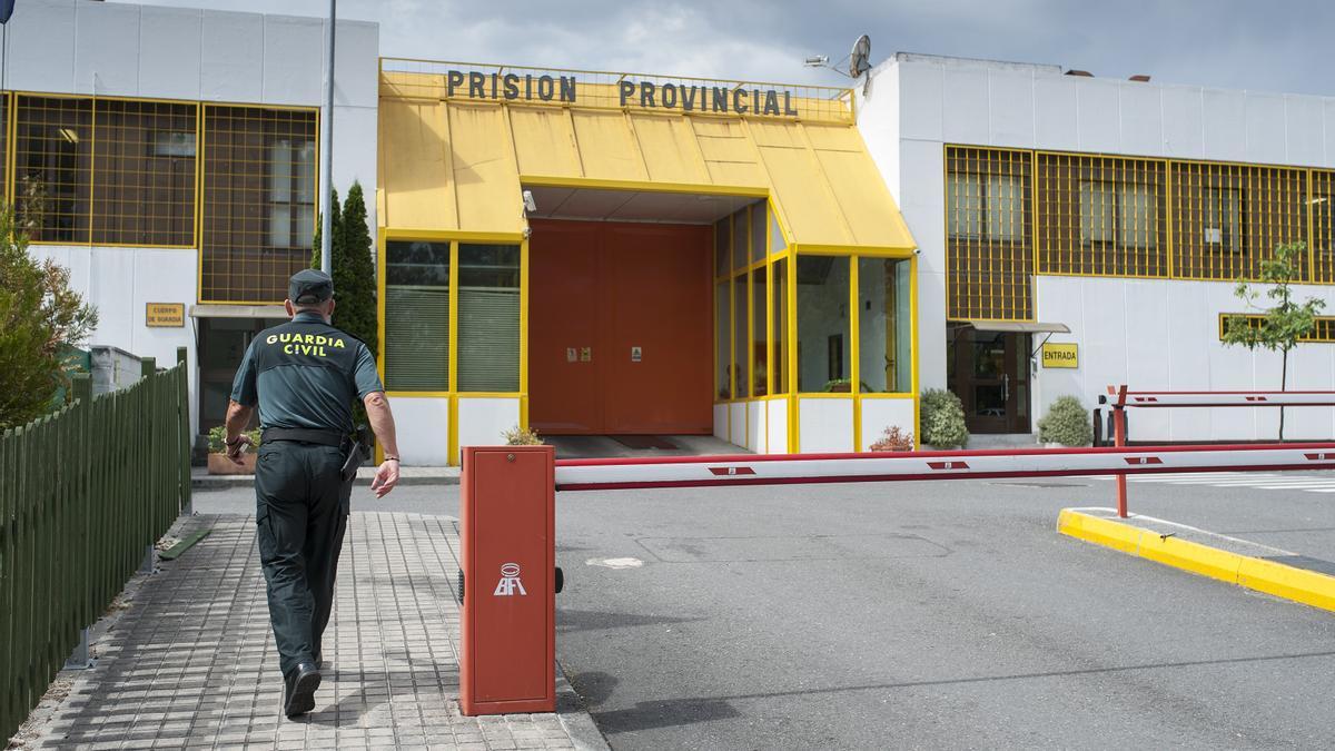 Acceso principal al centro penitenciario de Pereiro, una de las zonas que serán reformadas.