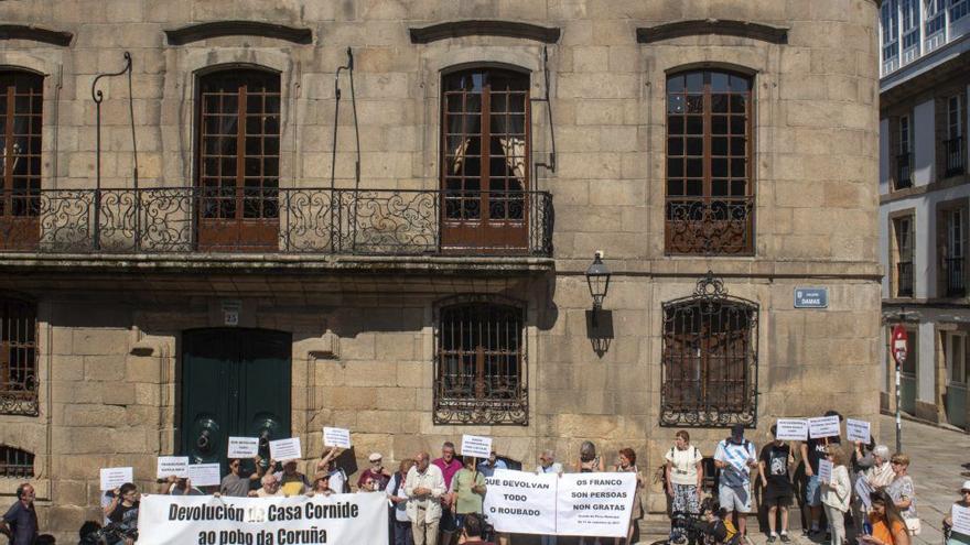 El pleno de A Coruña respalda de forma unánime anular los acuerdos que permitieron que los Franco se hicieran con la Casa Cornide