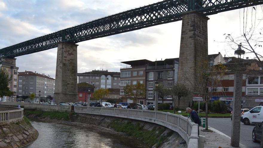 Vista del antiguo viaducto de Redondela sobre el que se plantea un paseo.