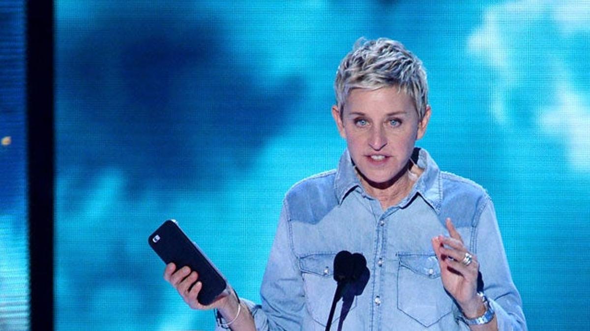 Ellen DeGeneres sobre el escenario de los Kids' Choice Awards 2016.