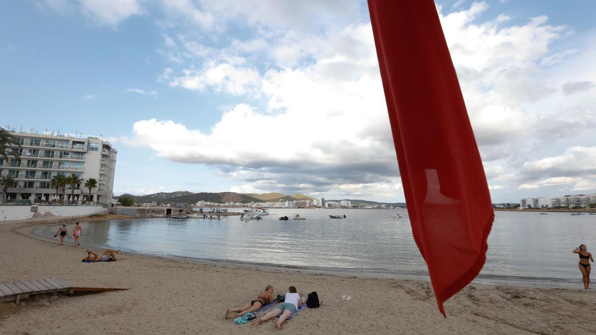 Bandera Roja en la playa de Punta Xinxó