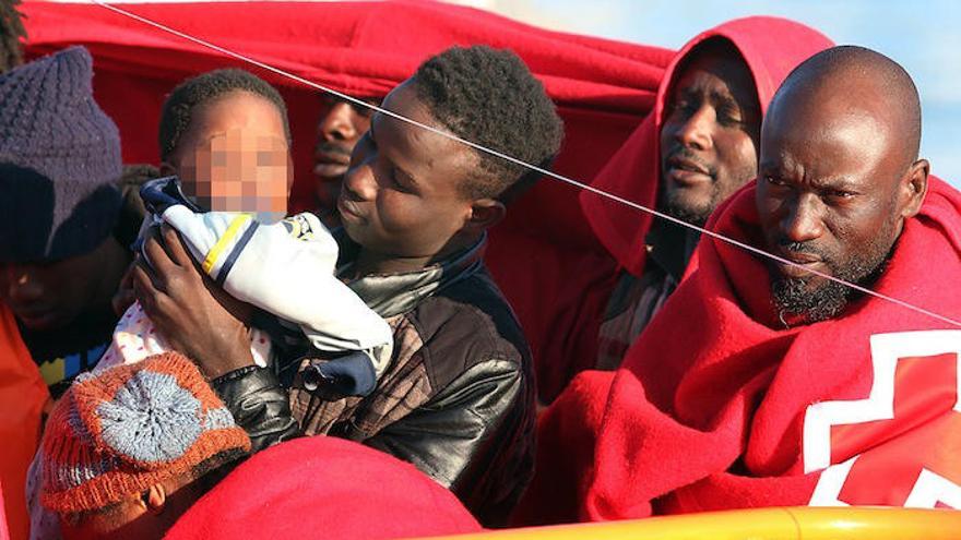 Algunos de los inmigrantes rescatados este miércoles en el mar de Alborán.