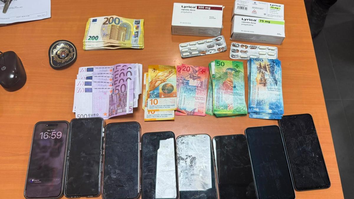 Efectos intervenidos por la Policía Local a la pareja detenida en Alicante.