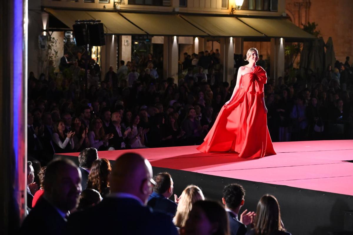 Las candidatas a Reina de las Fiestas de Elche brillan en una gala renovada en Traspalacio Las candidatas a Reina de las Fiestas de Elche brillan en una gala renovada en Traspalacio