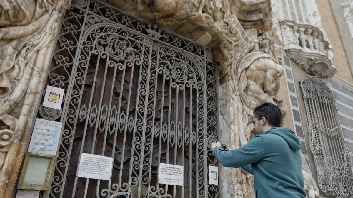 Entrada del Museo Nacional de Cerámica de València, cerrado ya el pasado mes de marzo por la pandemia