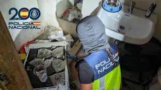 Sorprenden a tres traficantes vendiendo droga en el 'narcobúnker' desmantelado hace una semana en La Soledat