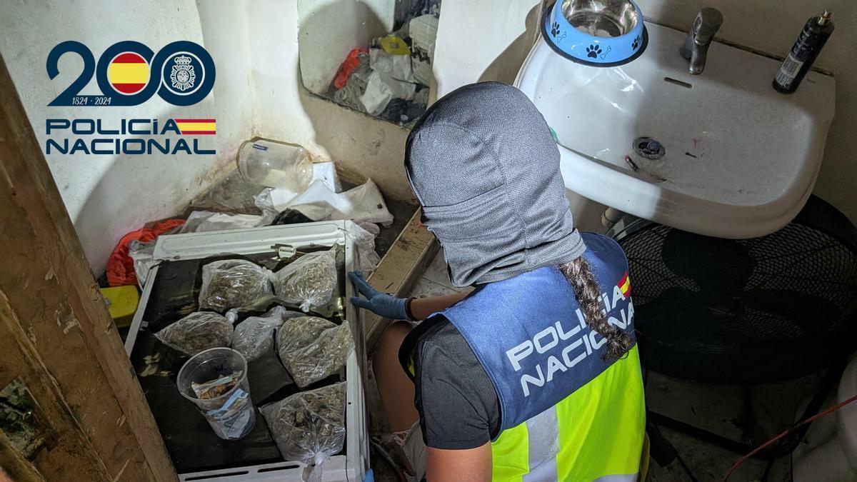 Sorprenden a tres traficantes vendiendo droga en el 'narcobúnker' desmantelado hace una semana en La Soledat