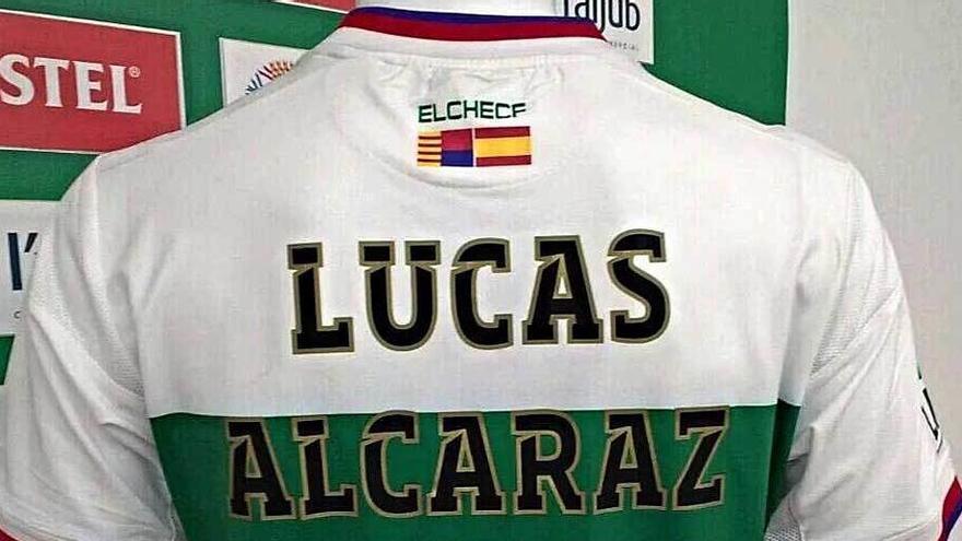 La camiseta que preparó el Elche para la presentación de Lucas Alcaraz