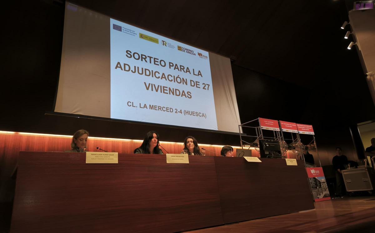 El sorteo de las 27 viviendas de la primera fase de La Merced se ha celebrado en el salón de actos de la DPH.