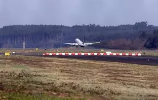 Louzao defiende la estrategia aeroportuaria de Santiago y atribuye la caída de pasajeros a la retirada de Ryanair