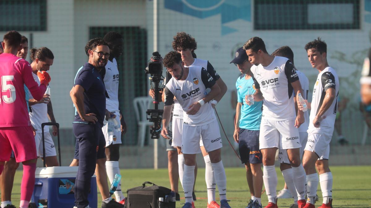 José Bordalás dando instrucciones en pretemporada