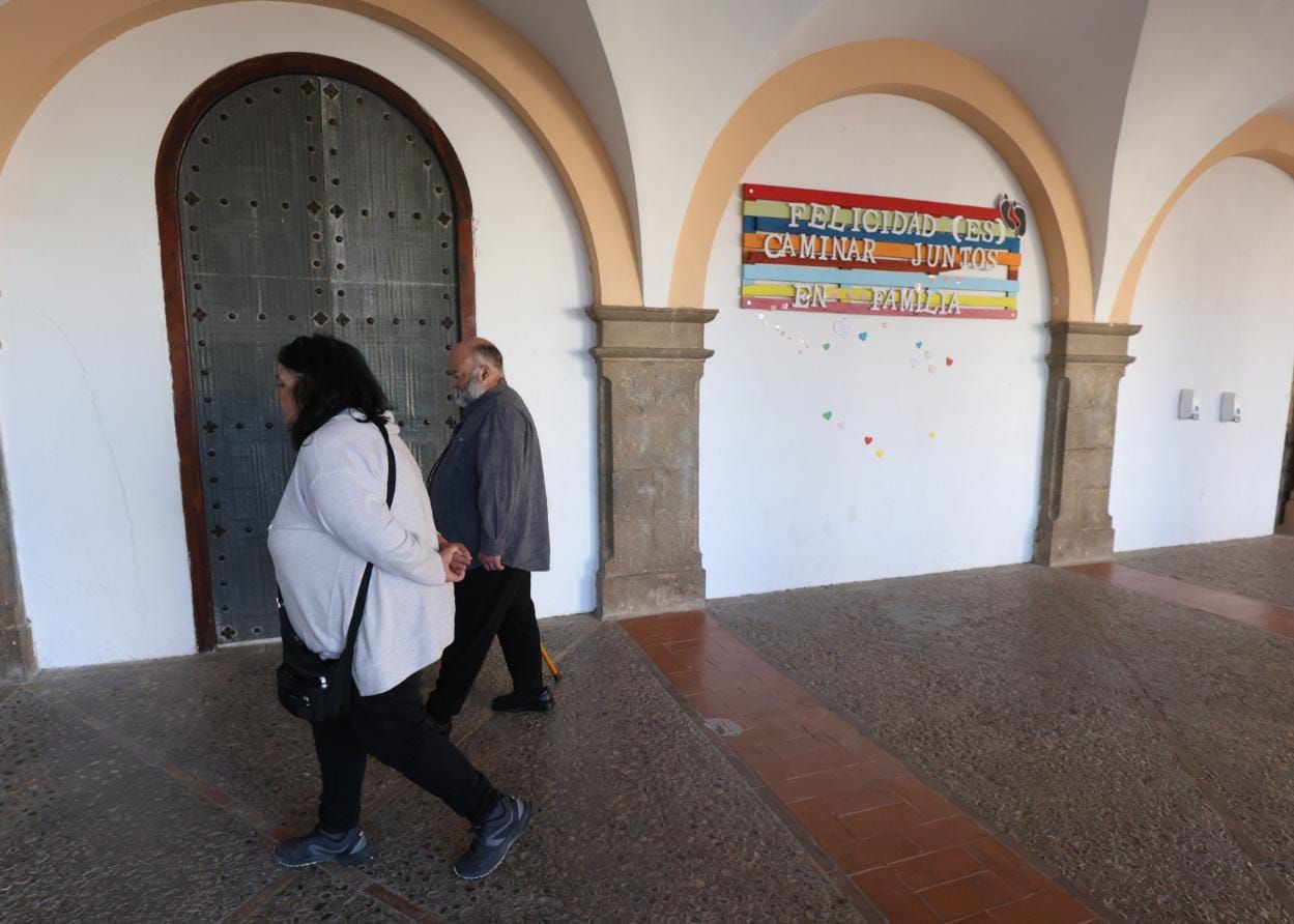 Algunos de los vecinos de Higueras y Montán realojados en el seminario de Segorbe