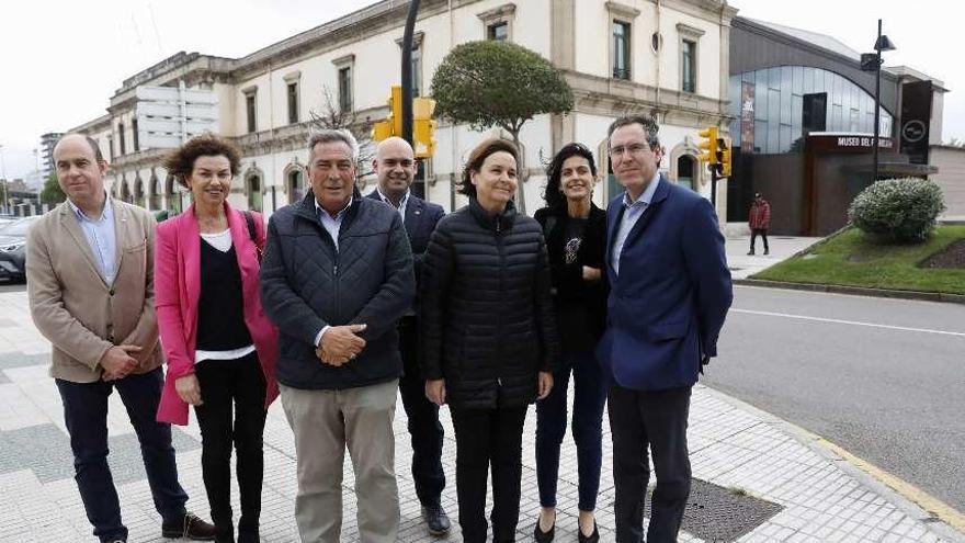 De izquierda a derecha, David Argüelles, Montserrat López, Álvaro Muñiz, Jesús Martínez Salvador, Carmen Moriyón, Ana Braña y Fernando Couto.