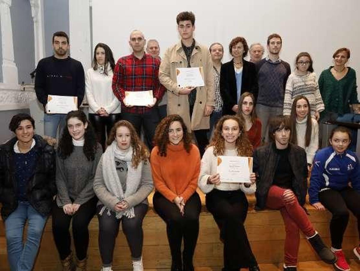 Los jóvenes galardonados, ayer, en el Antiguo Instituto.