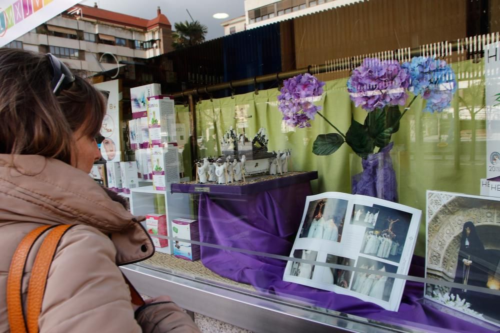 Escaparates zamoranos adornados de Semana Santa