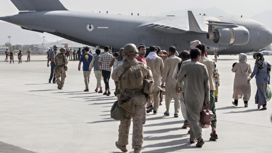 Evacuación en el aeropuerto de Kabul.