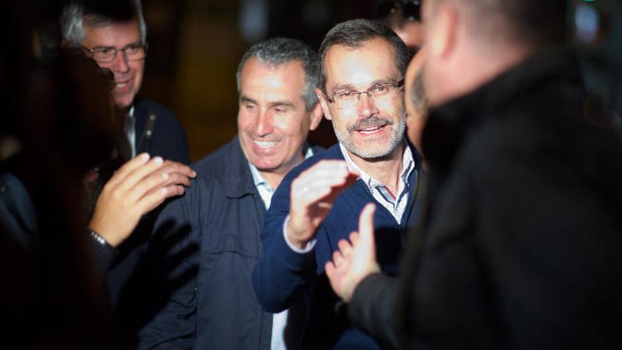 Mario Cabrera y Marcial Morales en la noche electoral de mayo de 2015.