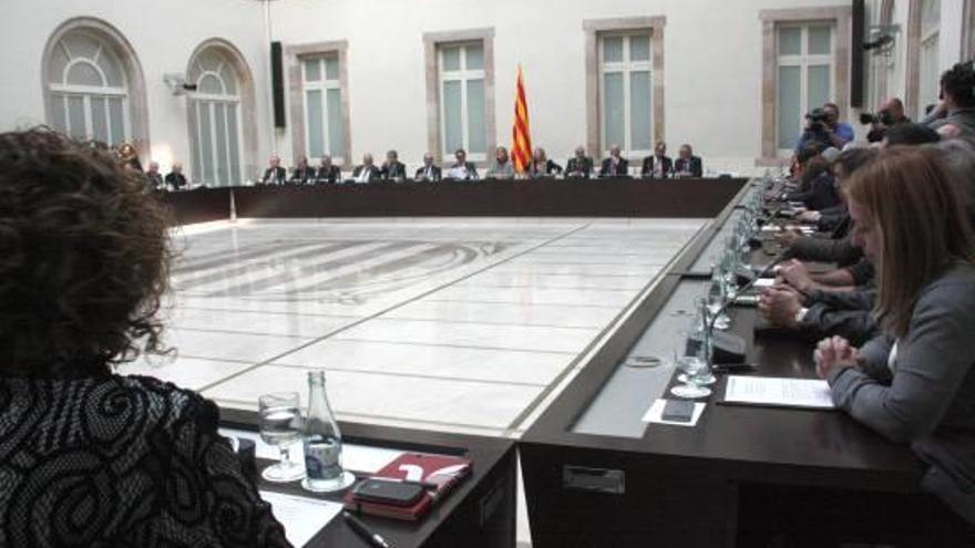 Una imatge d&#039;arxiu dels convidats a la reunió del Pacte Nacional pel Dret a Decidir.