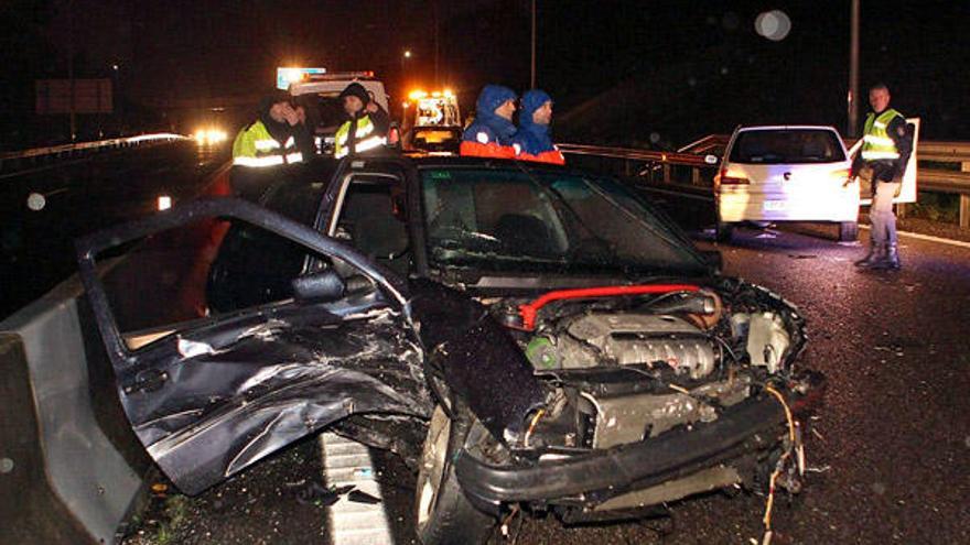 Cortado un tramo de la AP-9 por un choque entre 6 coches