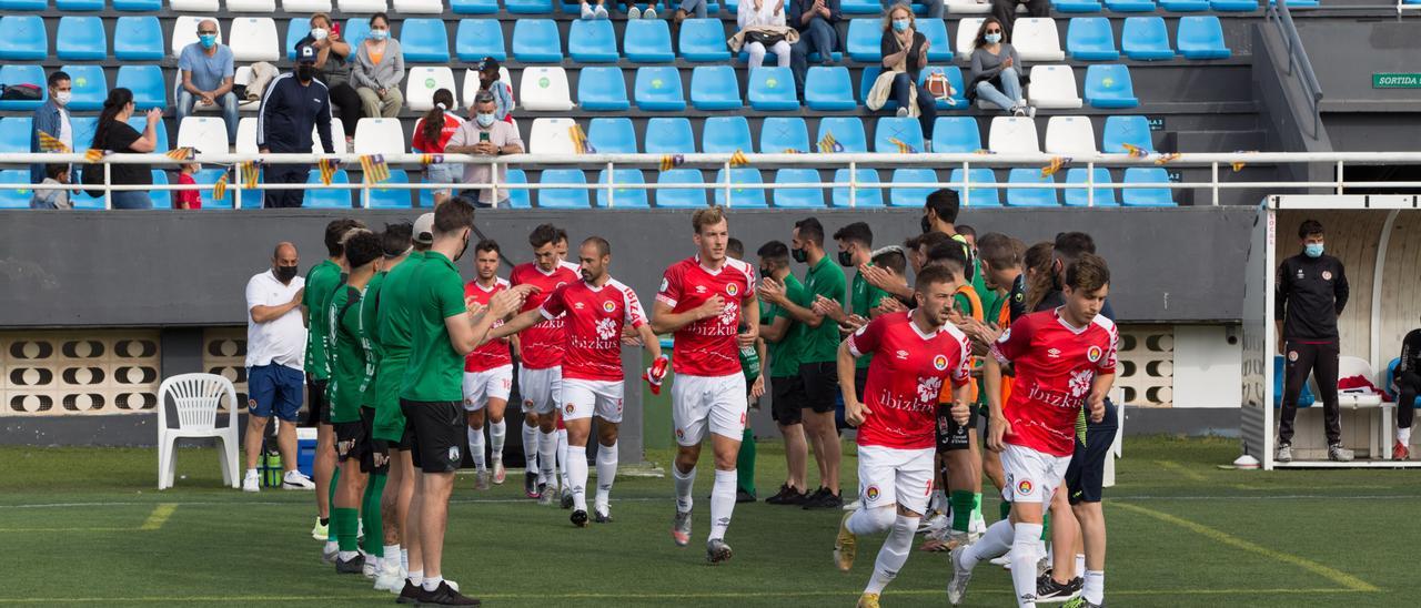 El Sant Jordi le hace pasillo al CD Ibiza por su ascenso a la Segunda RFEF.