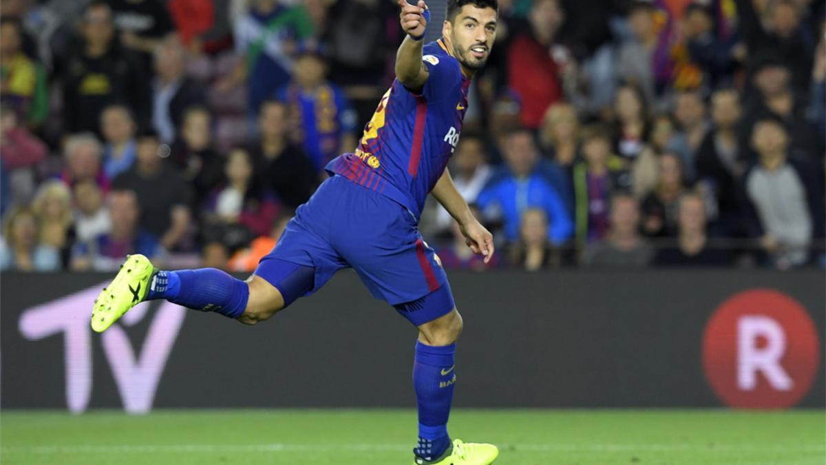 Luis Suárez celebra su gol con el Barça frente al Espanyol en el derbi del Camp Nou de la Liga 2017/18