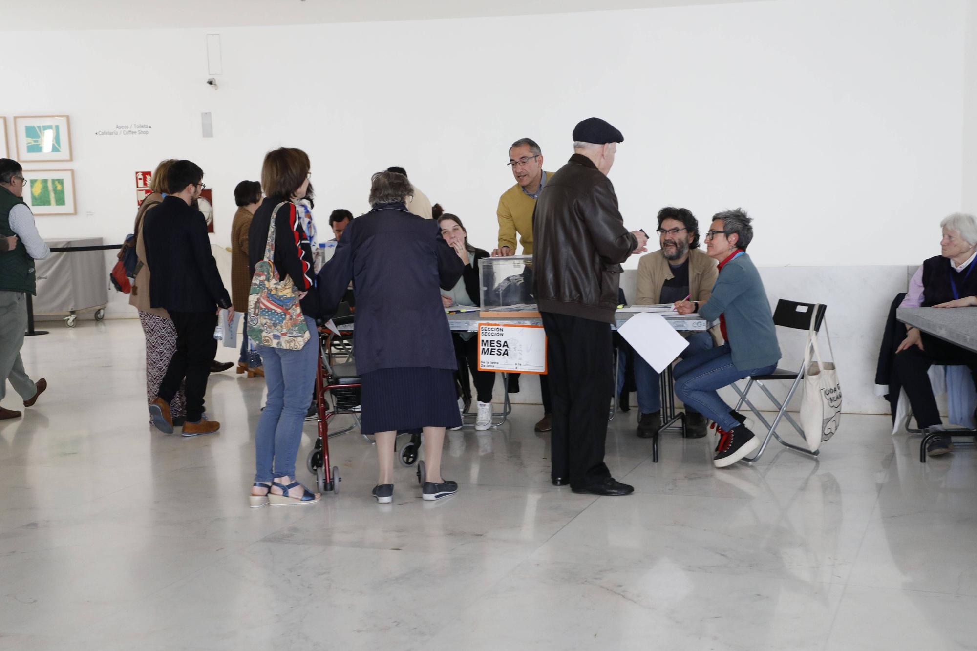 Así fue la jornada electoral en Santiago: las imágenes