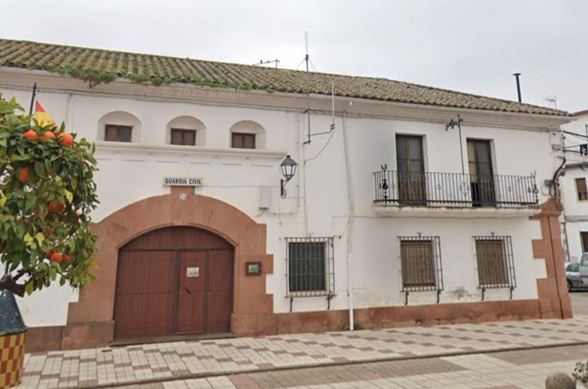 Cuartel de la Guardia Civil de Adamuz, en una imagen tomada el año pasado.