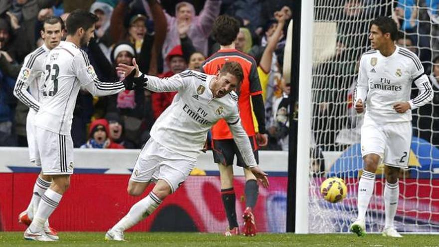 El Madrid golea a la Real con Cristiano en el palco