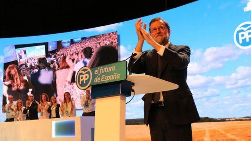 Rajoy se despide sin señalar sucesor y promete lealtad