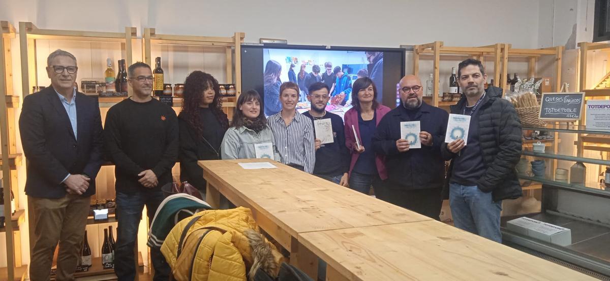 Presentación del poemario en el que trabajan los alumnos del Grado de Artes gráficas del Ciutat de l'Aprenent