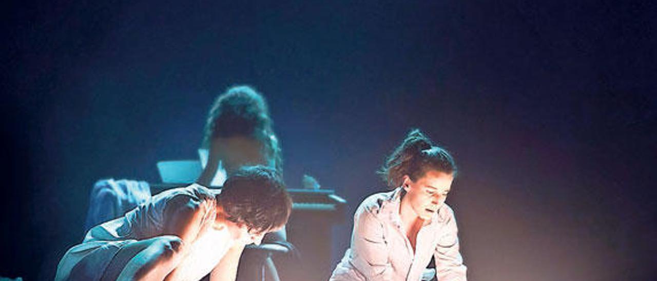 Una escena de la obra durante su estreno en el Teatro Principal de Ourense. // Natasha Lelenco