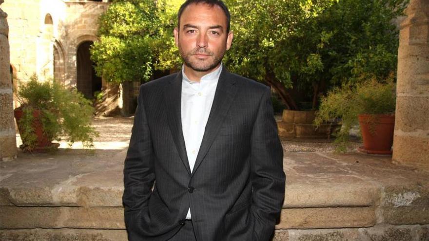 El escritor extremeño Jesús Sánchez Adalid consigue el premio Abogados de Novela 2015
