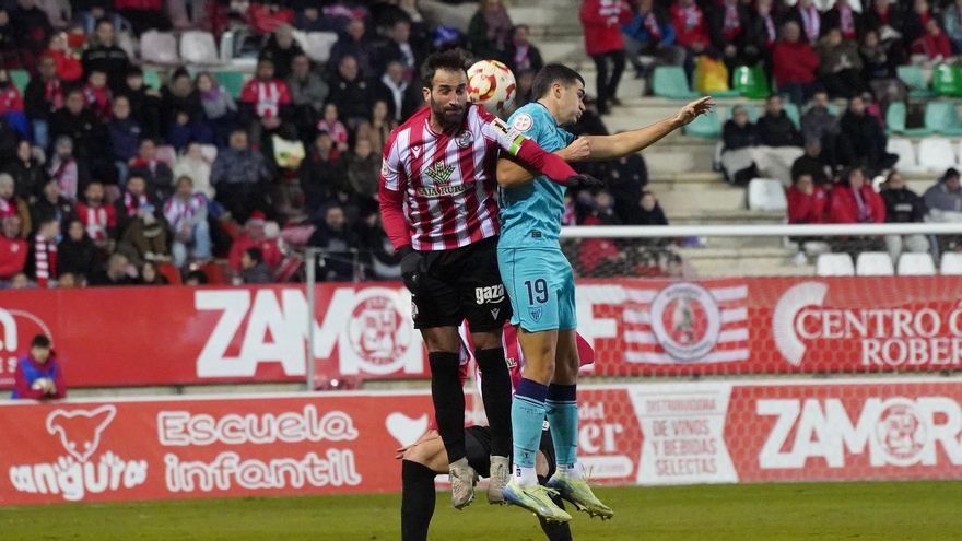 El Zamora CF cae ante el Bilbao Athletic y se aleja de la zona noble