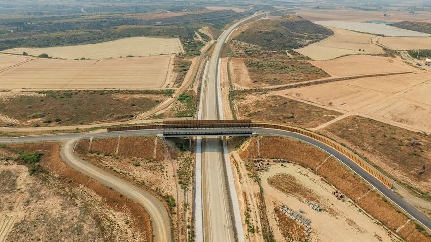 Adif licita 65,7 millones para la electrificación del tramo Lorca-Almería del AVE con Murcia