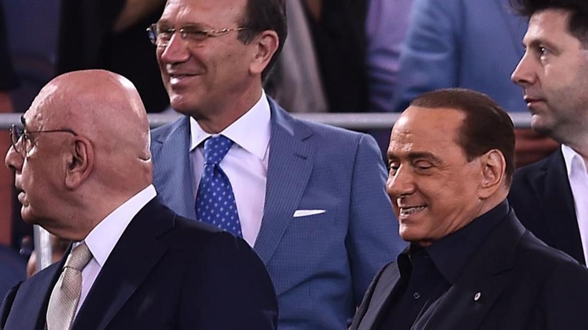 Galliani y Berlusconi el en palco de un estadio italiano