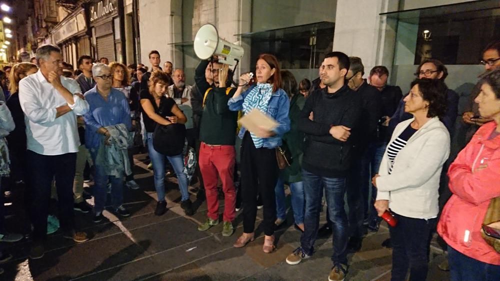 Marxa de protesta contra les detencions a la Plaça del Vi