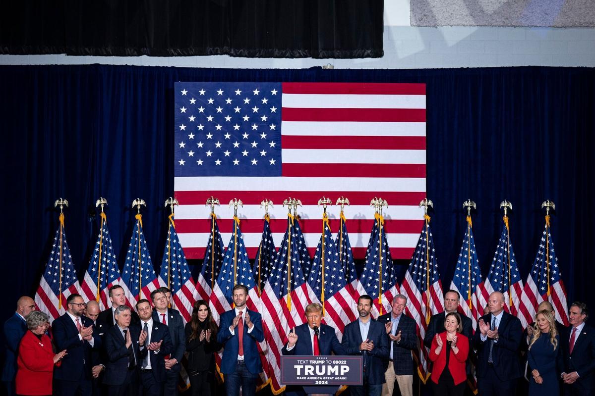 Trump arrasa en los caucus de Iowa