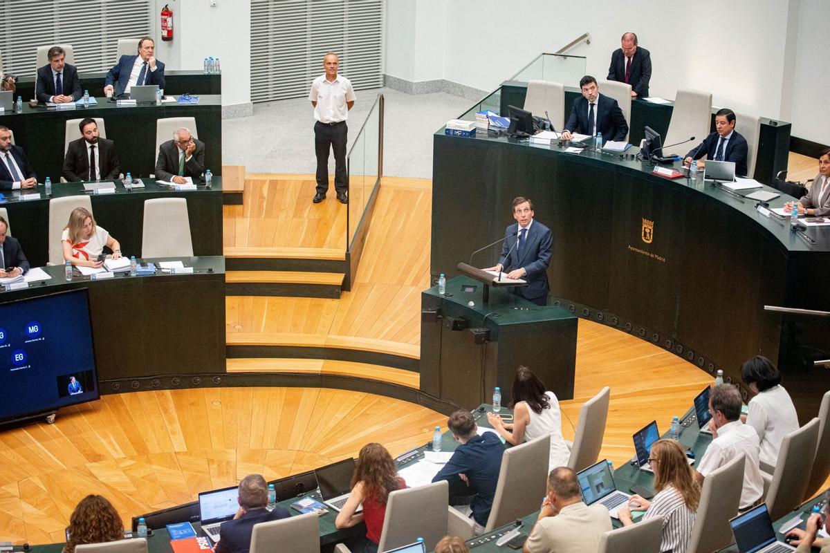 El alcalde de Madrid, José Luis Martínez Almeida, durante el debate del estado de la ciudad.