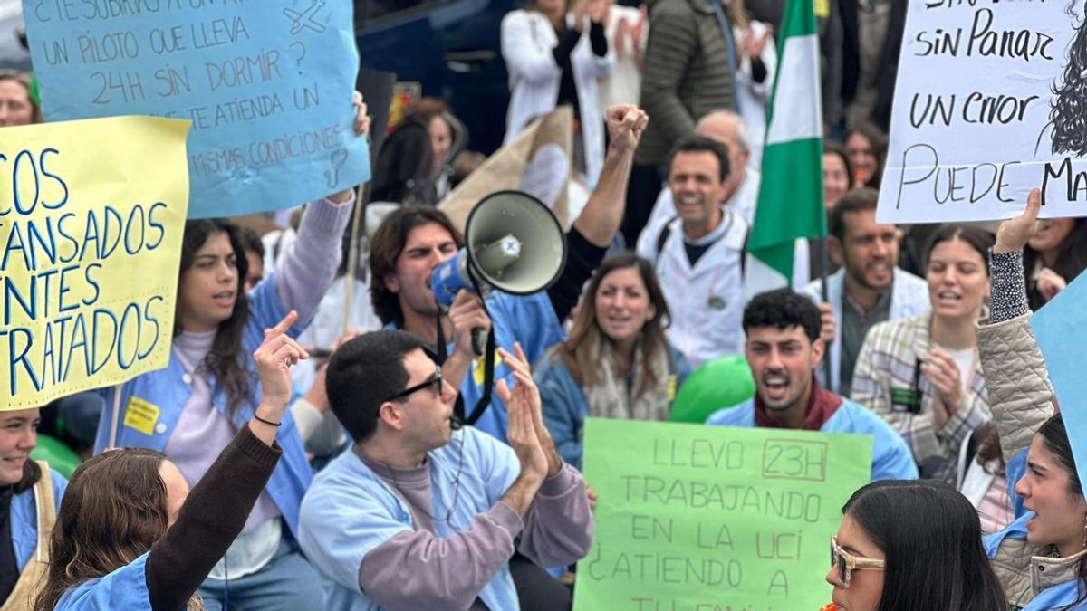 Vídeo | Así ha sido la huelga médica en Sevilla
