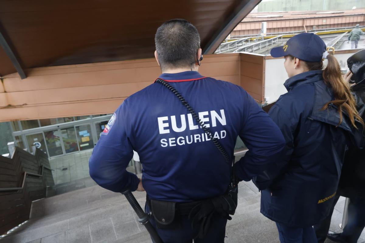 Un incendio en el centro comercial de As Cancelas obliga a evacuar el edificio