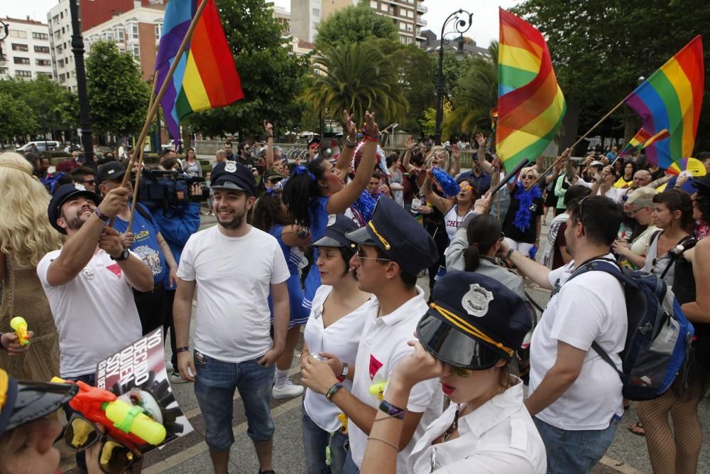 Desfile del orgullo LGTB por las calles gijonesas