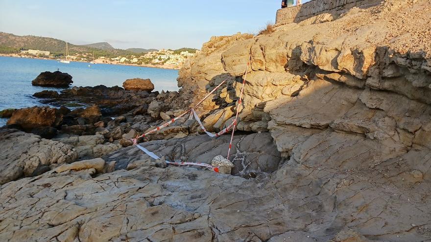 Precintan una zona rocosa del litoral de Peguera por riesgo de desprendimiento